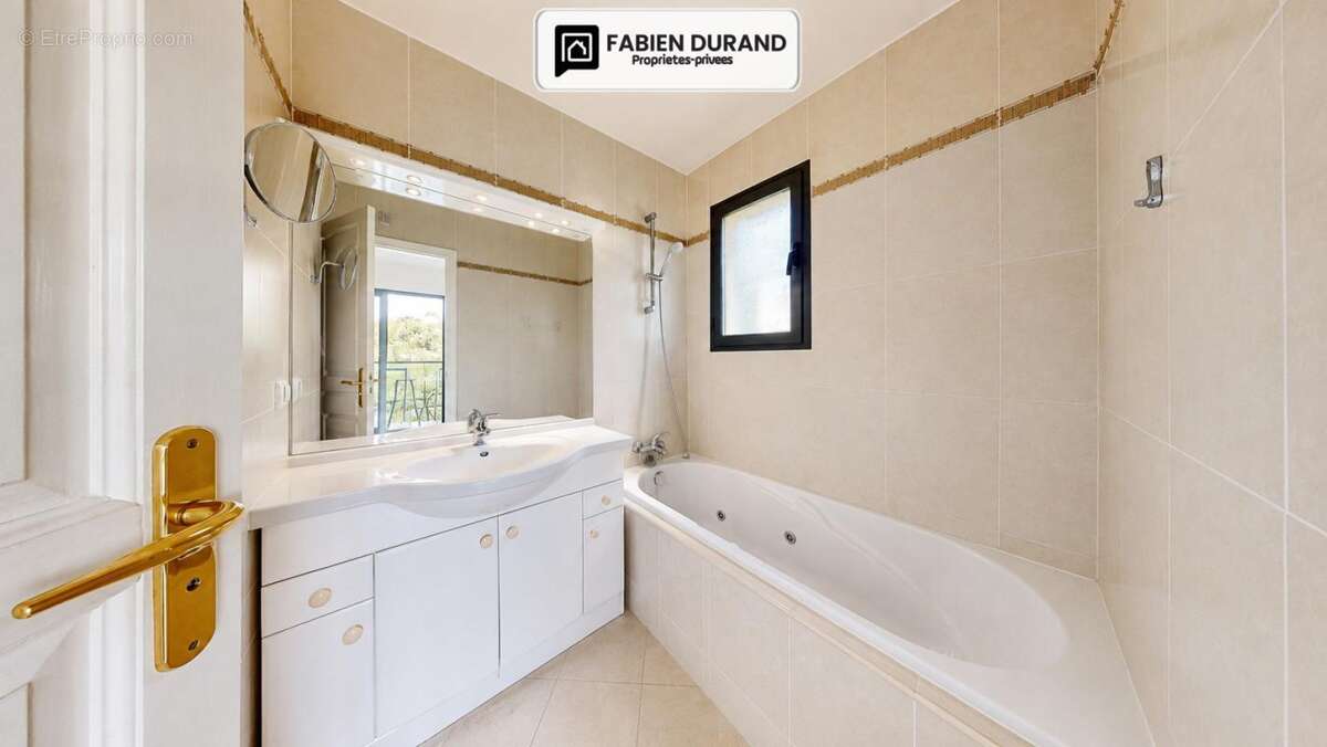 Cannes plage du midi 700m 3 pièces 71,8 m² deux terrasses 22 m²  piscine  garage -   aperçu mer - photo 11