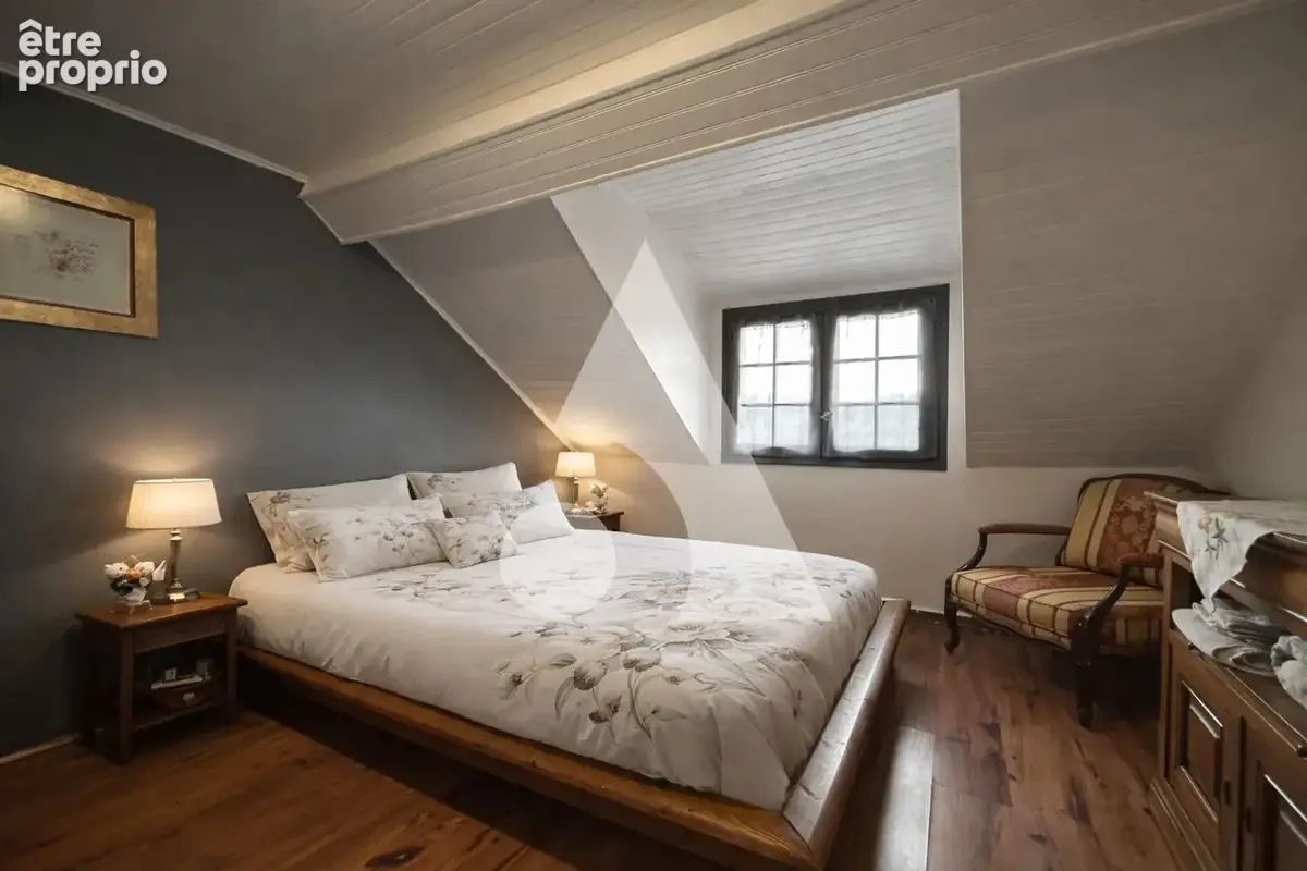 Entrepôt de plus de 250 m² + 2 Maisons - photo 15