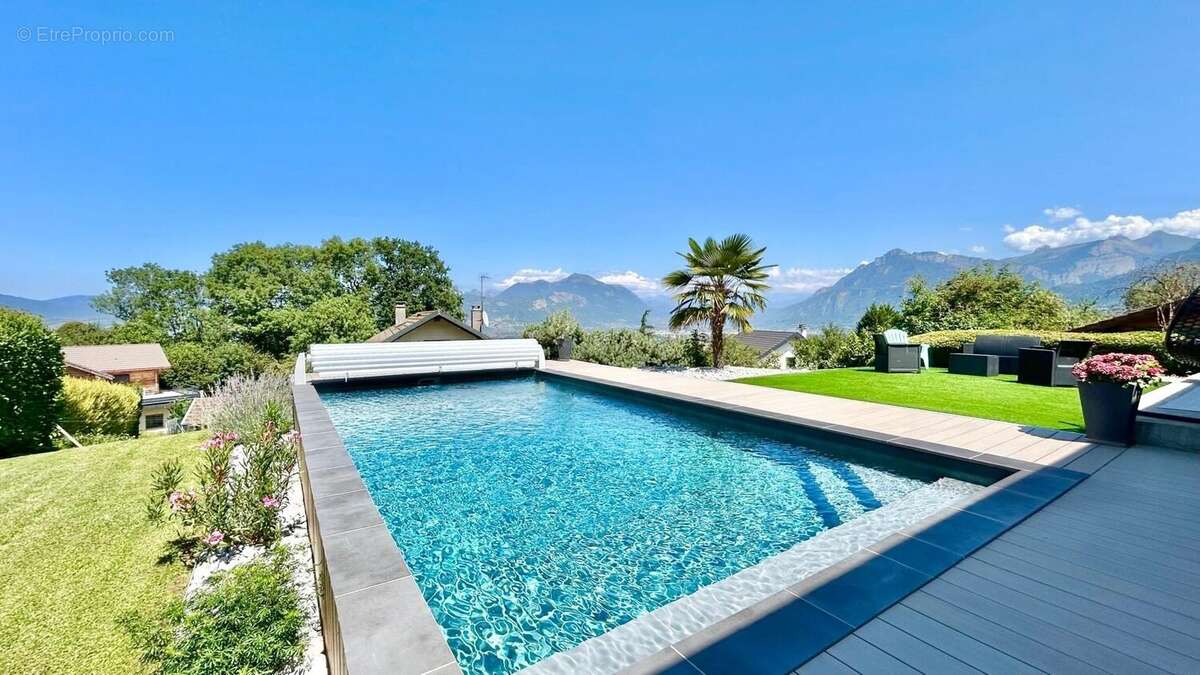 Maison 231 m² à Etaux  - photo 1