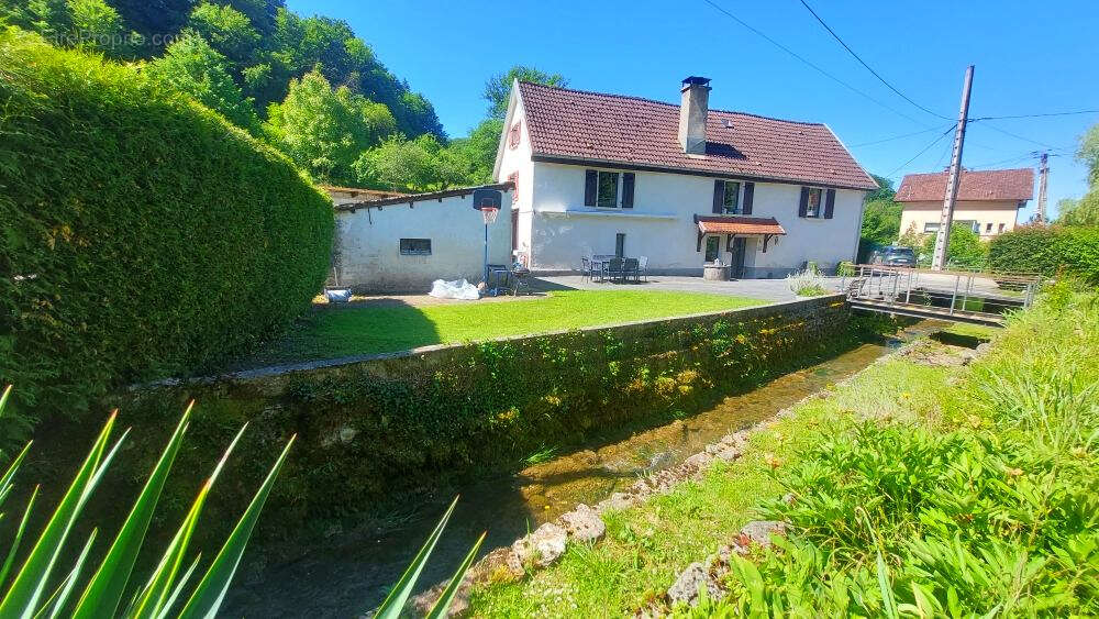 Maison à PONT-DE-ROIDE