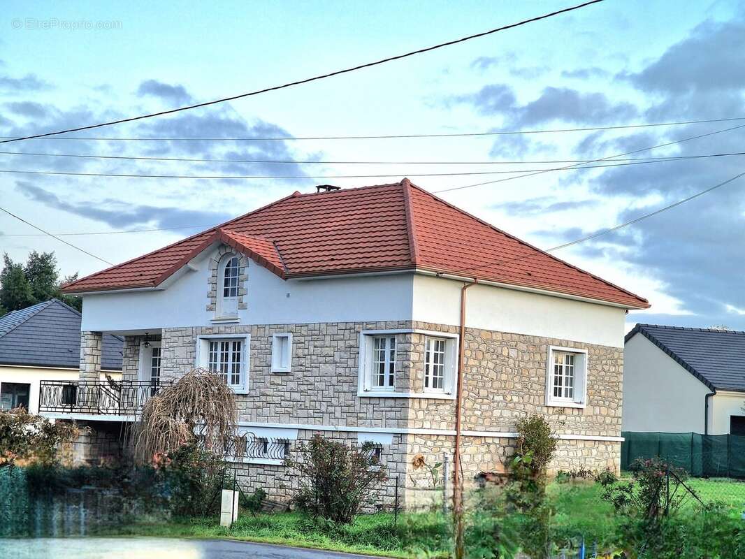 Maison à MANSAC