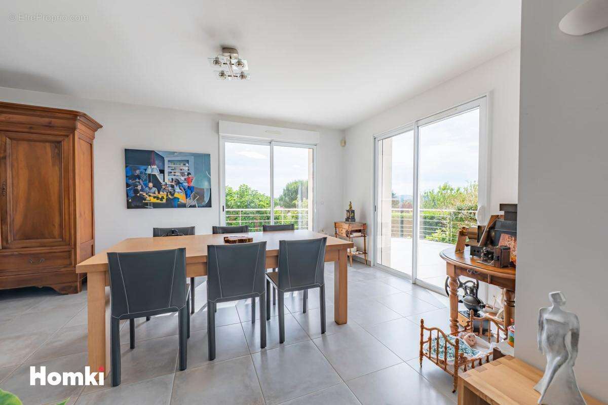 Propriété familiale T11 de 306.89 m² - photo 6