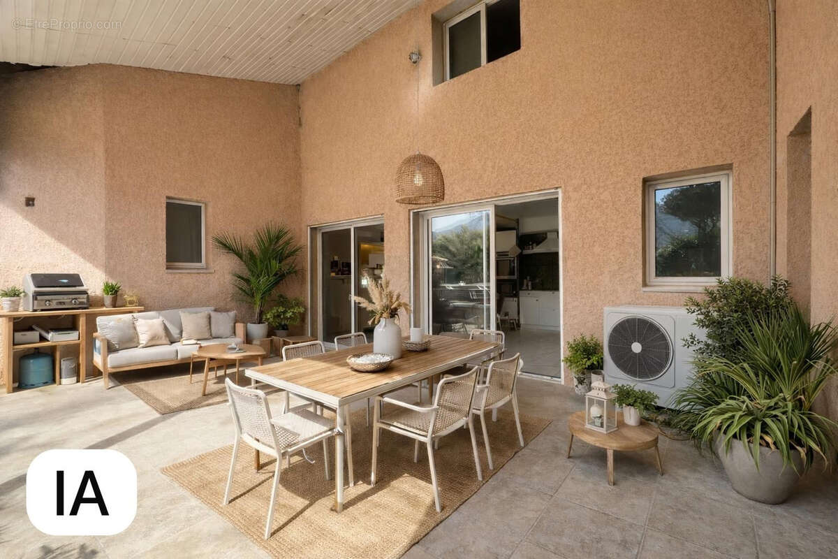 Maison à LAROQUE-DES-ALBERES