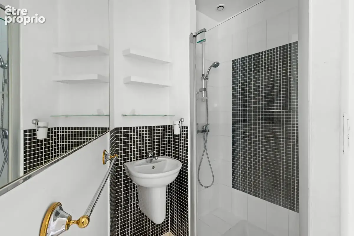 Maison de plain-pied, belle hauteur sous plafond, Environnement verdoyant. - photo 7