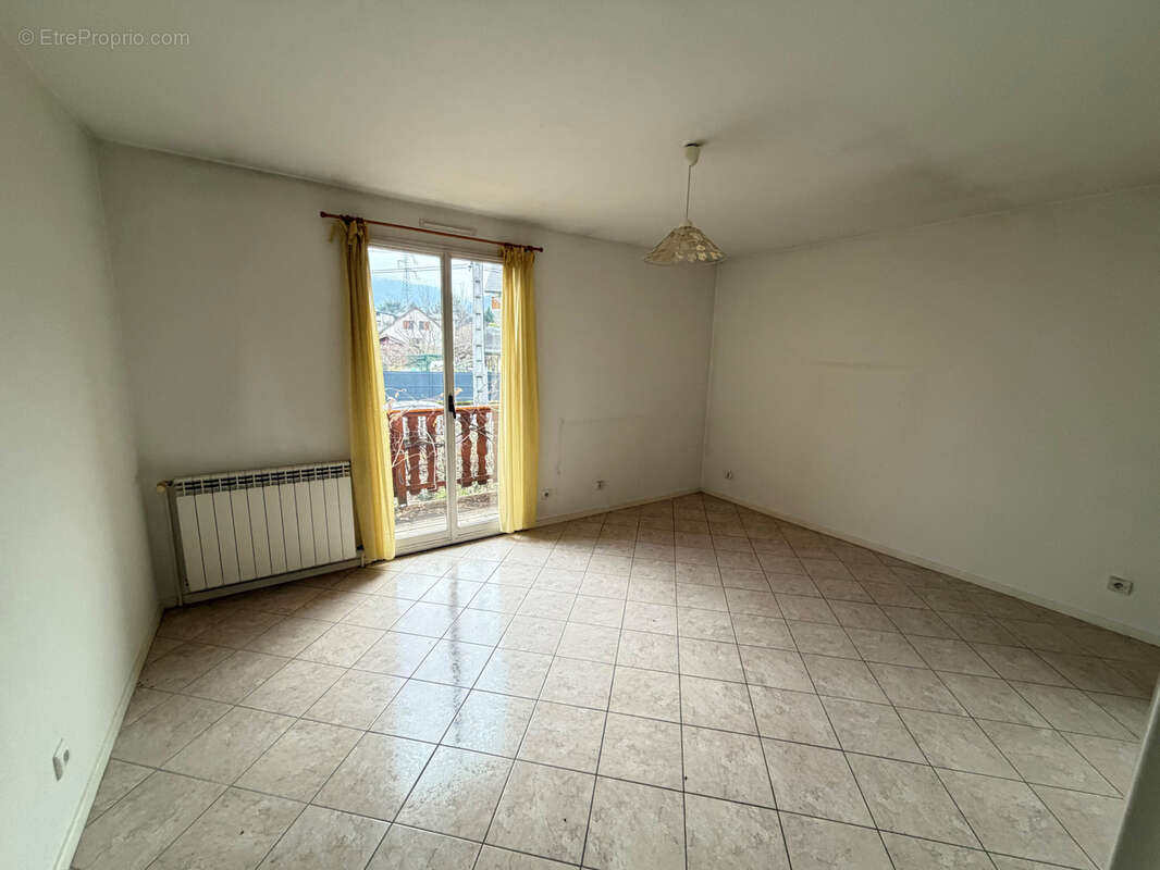 Maison à SAINT-ETIENNE-DE-CUINES