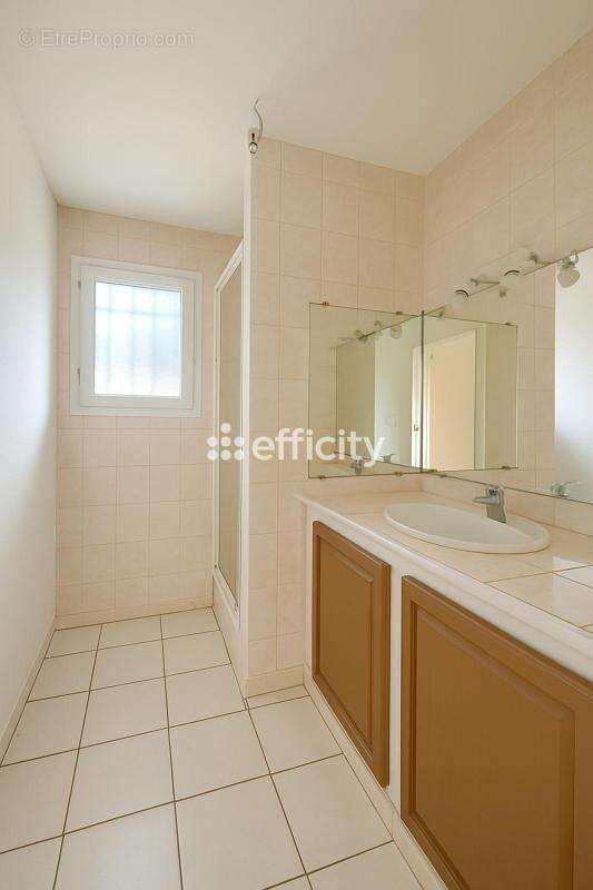 Maison à MIGNALOUX-BEAUVOIR