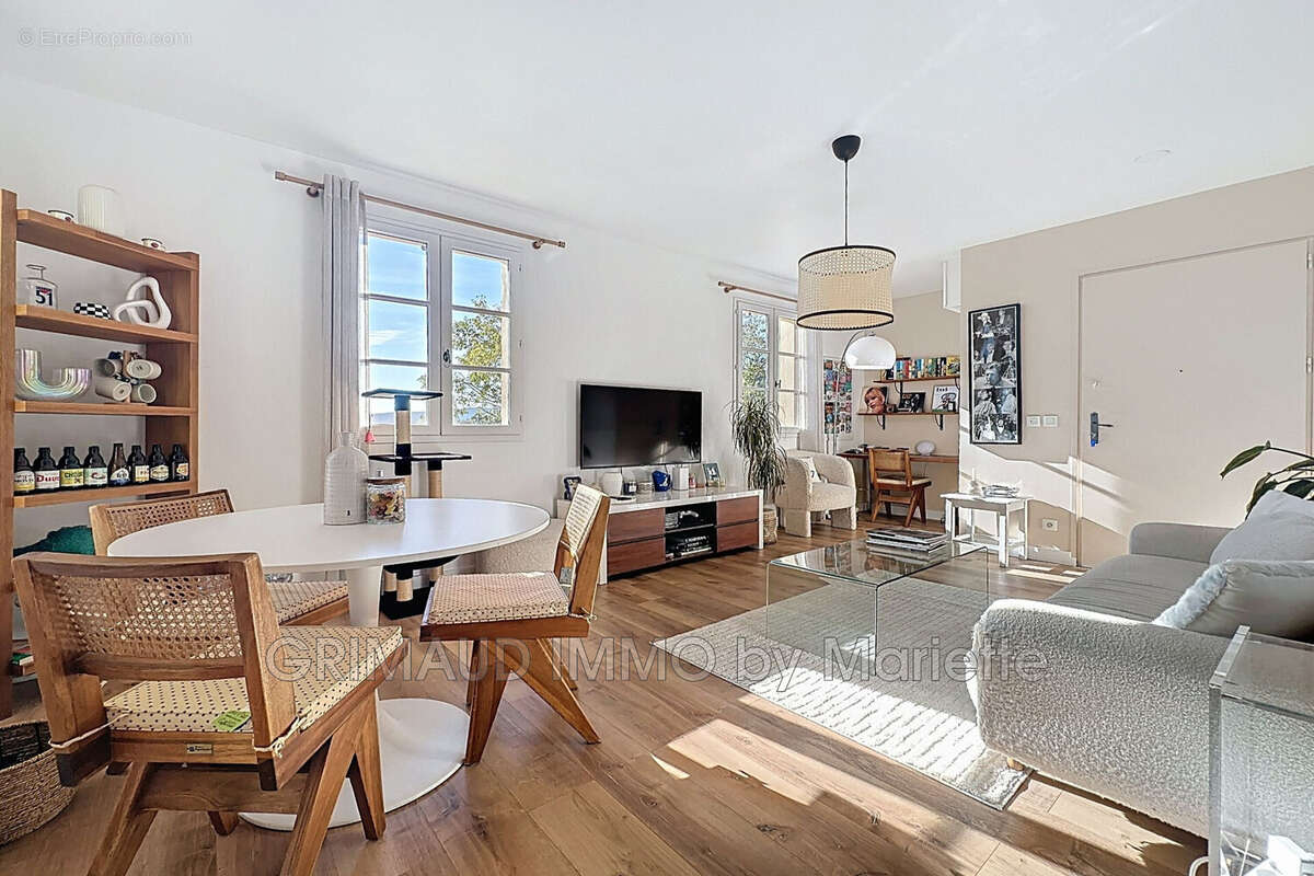 Appartement à GRIMAUD