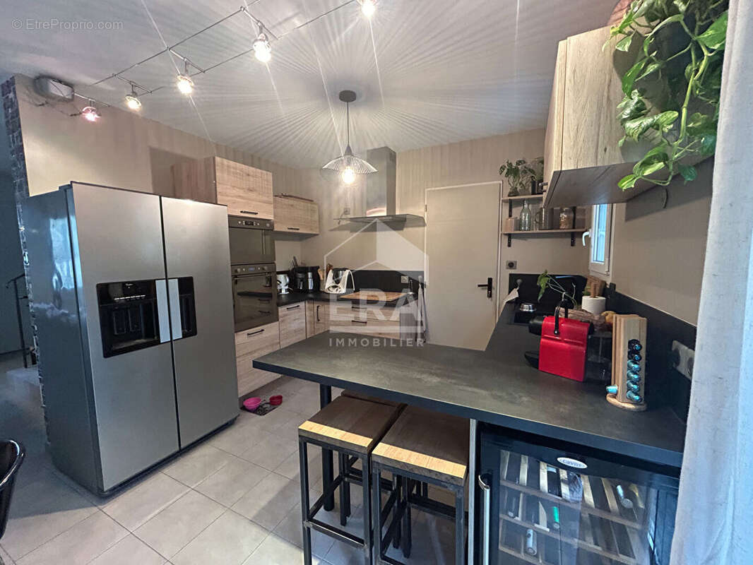 Maison à ENTRAIGUES-SUR-LA-SORGUE