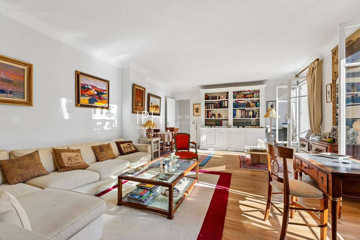 Appartement à NEUILLY-SUR-SEINE