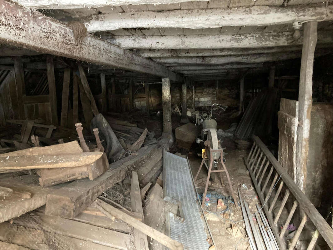 etable 2 rdj - Maison à LATRONQUIERE