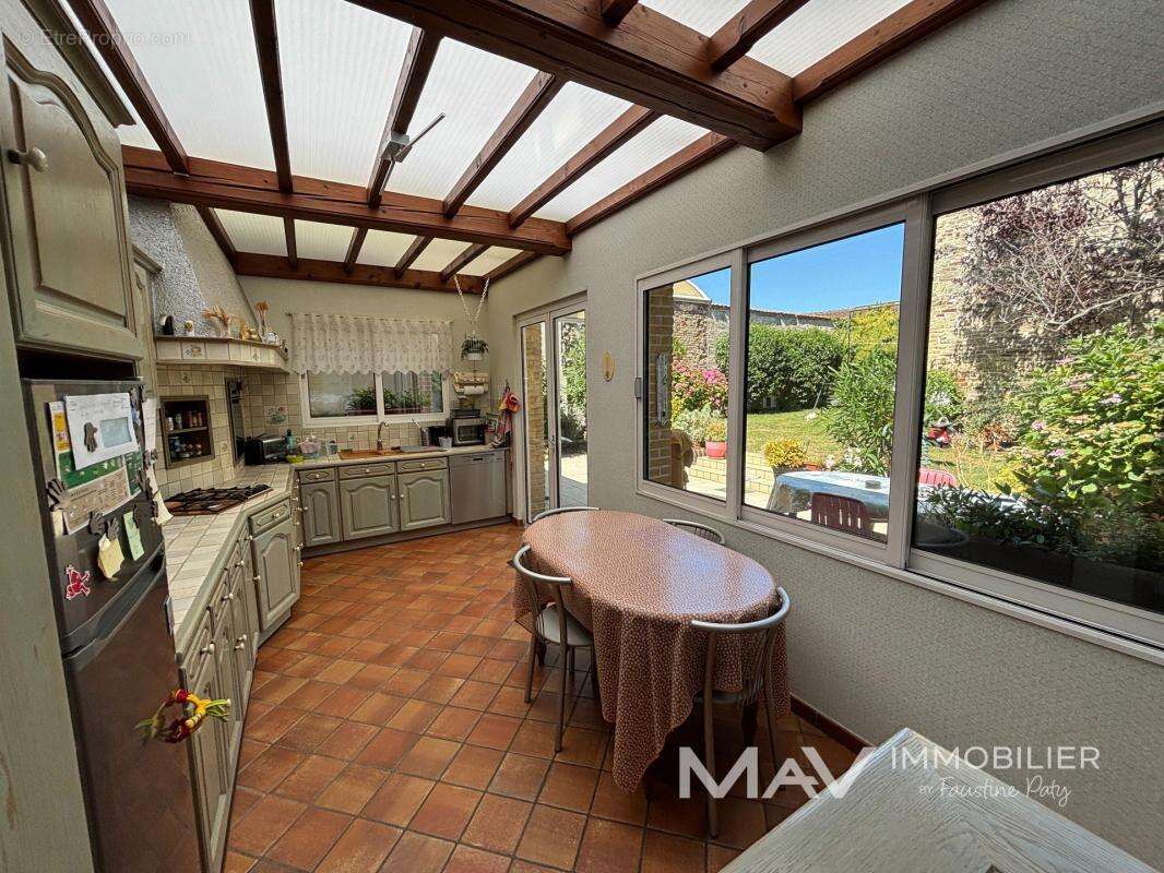 Saint-omer - maison de 185m² - local commercial et habitation - photo 8