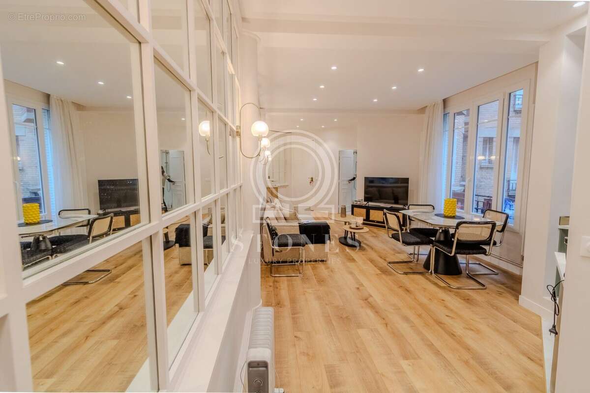 Appartement à PARIS-16E