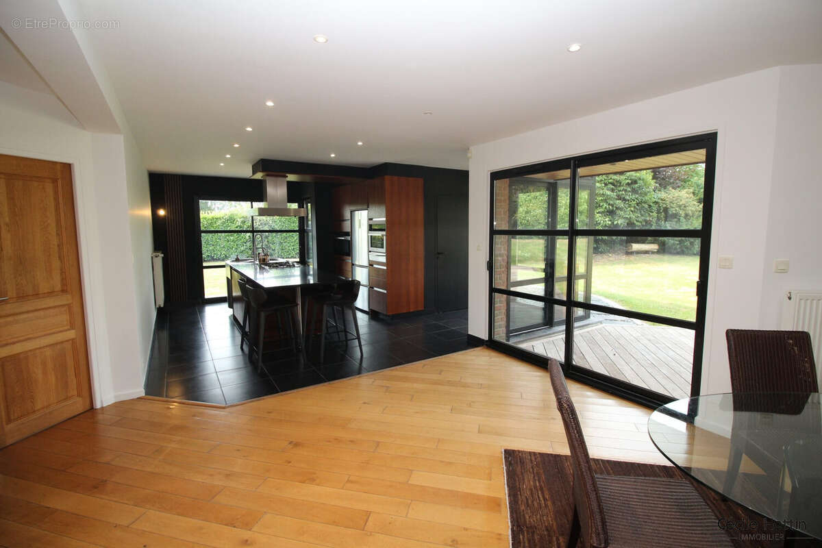Maison 232 m² à Avelin  - photo 4