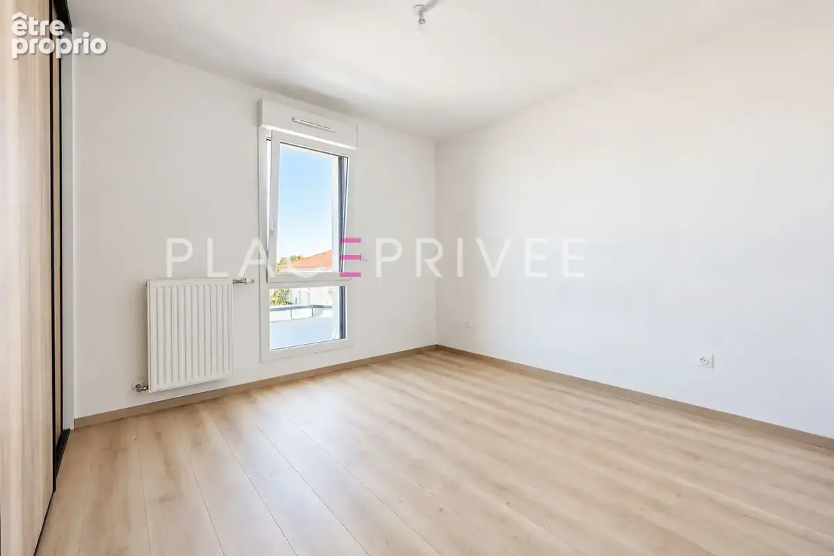 Maison avec garage et jardin - photo 11