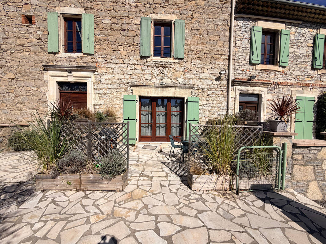 Appartement à CANAULES-ET-ARGENTIERES