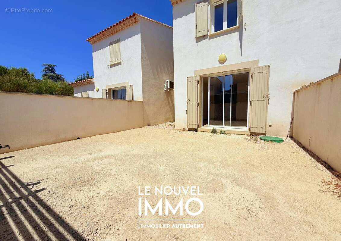 Maison 64 m² à Rognac  - photo 2