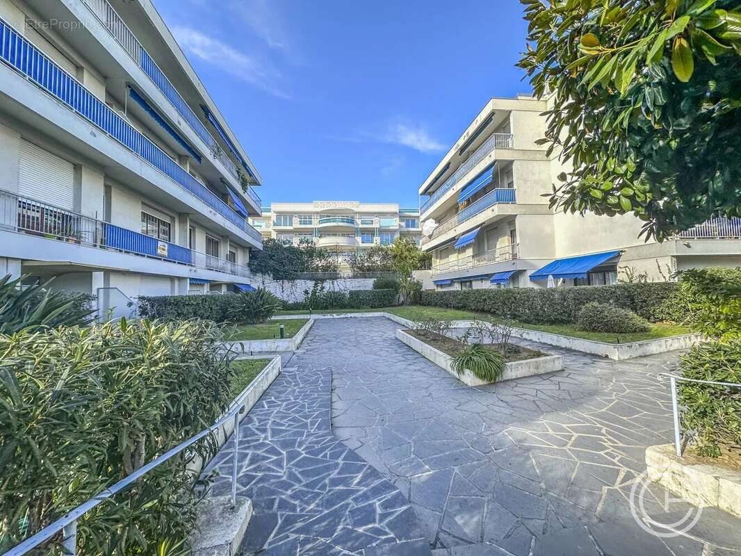 Appartement RDC - 3 pièces 65m² - Terrasse Parking Cave - Av de la Lanterne - NICE - photo 11