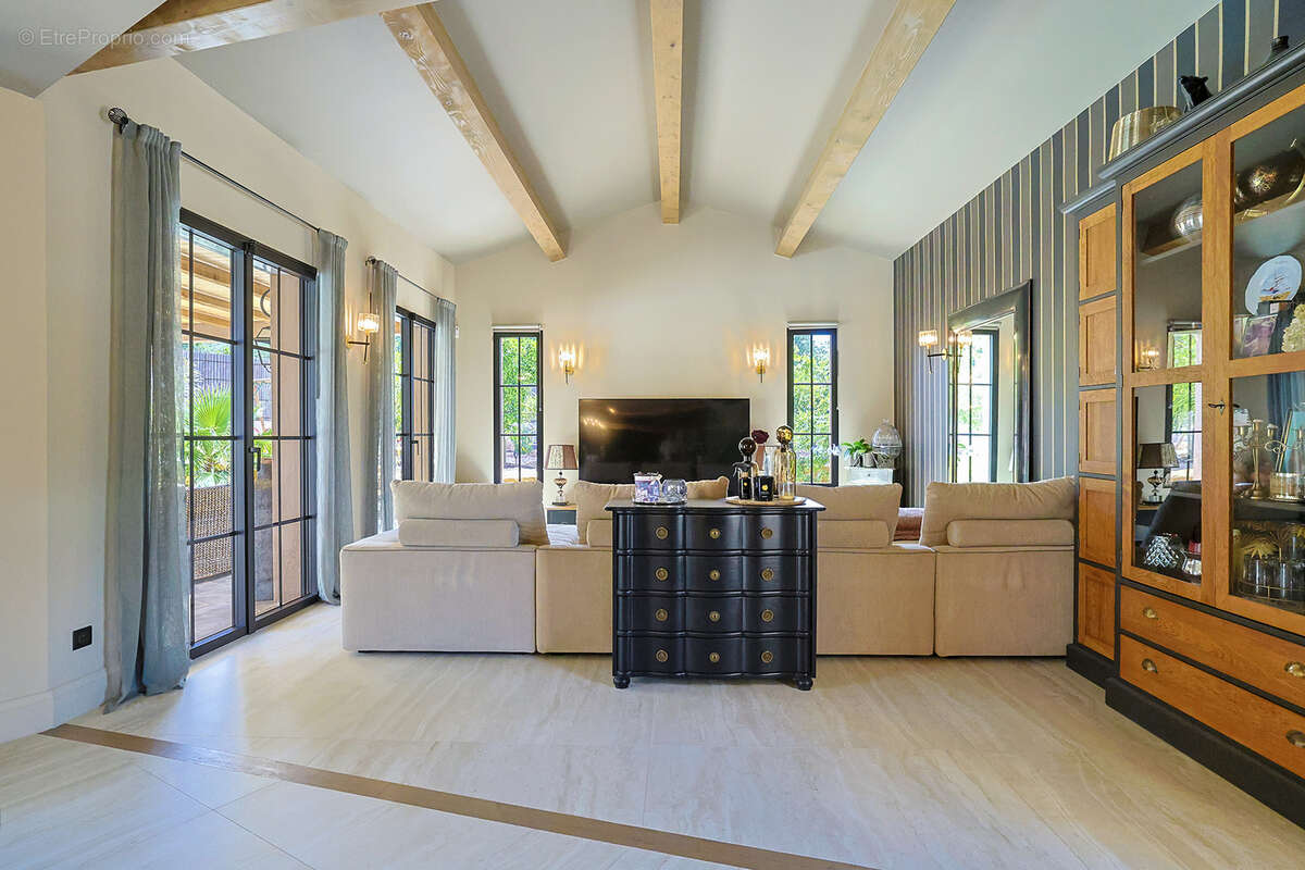 Maison à SOLLIES-TOUCAS