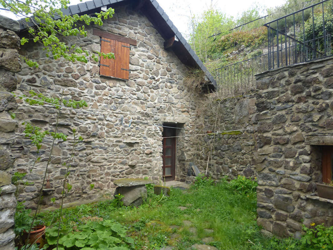 Maison à DAUZAT-SUR-VODABLE