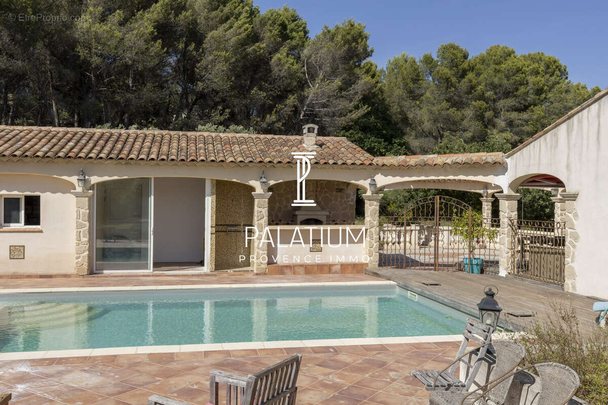 Maison à VENTABREN