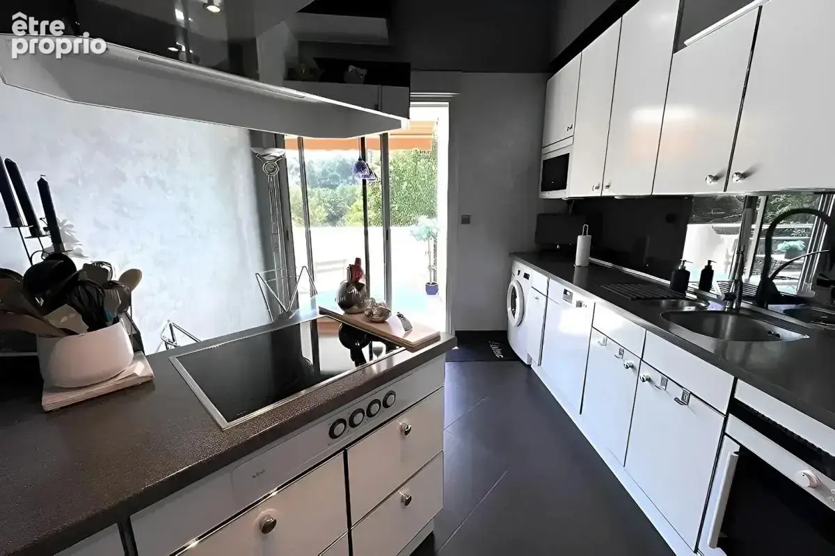 CHARBONNIERES  LES BAINS . Appartement  109m2 - 4 pièces- Avec terrasse ,cave et garage - photo 9