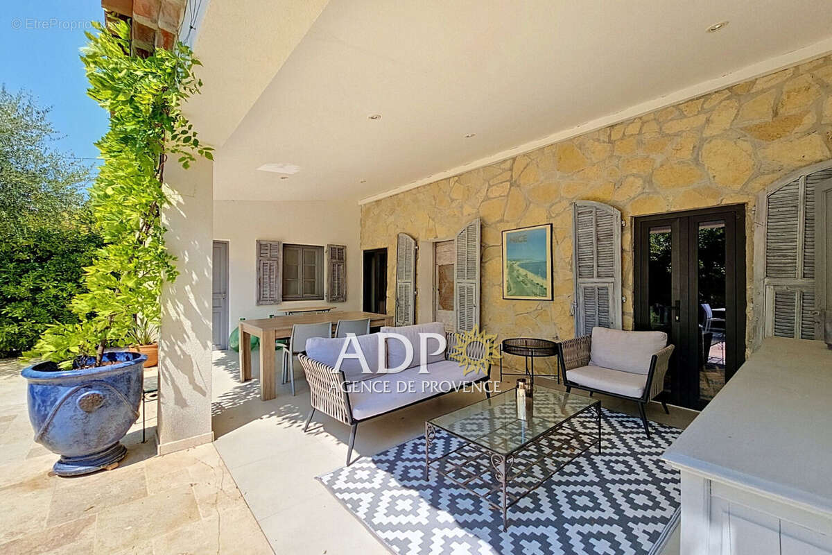 Maison 370 m² à Grasse  - photo 4
