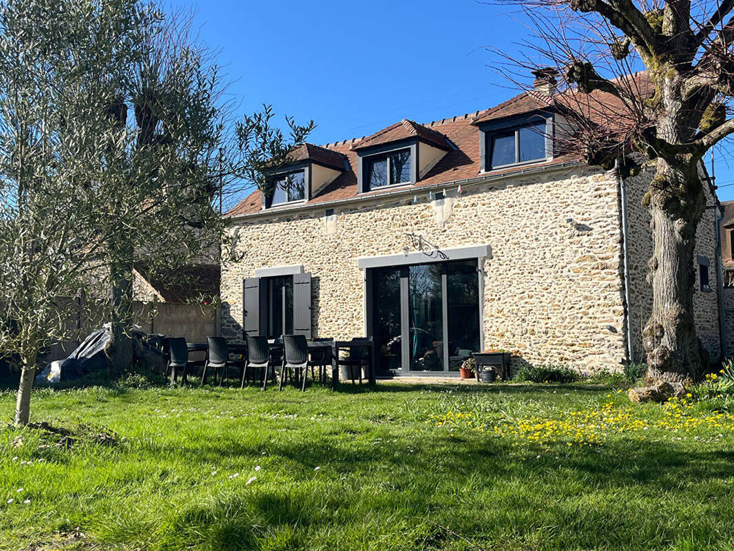 Maison à VIEILLE-EGLISE-EN-YVELINES