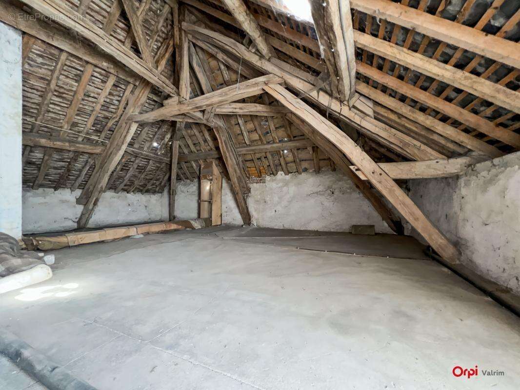 Maison à BINAS