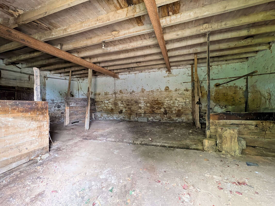 Longère en pierre à rénover à Saint-Aubin-d'Aubigné 60m² - photo 13