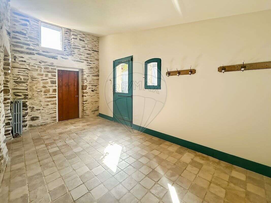 Maison à SAINTE-LUCE-SUR-LOIRE