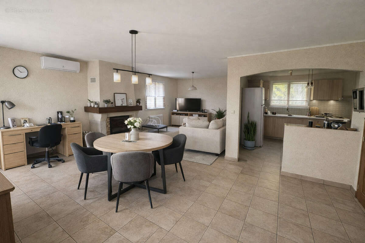 Maison à PORT-SAINTE-MARIE