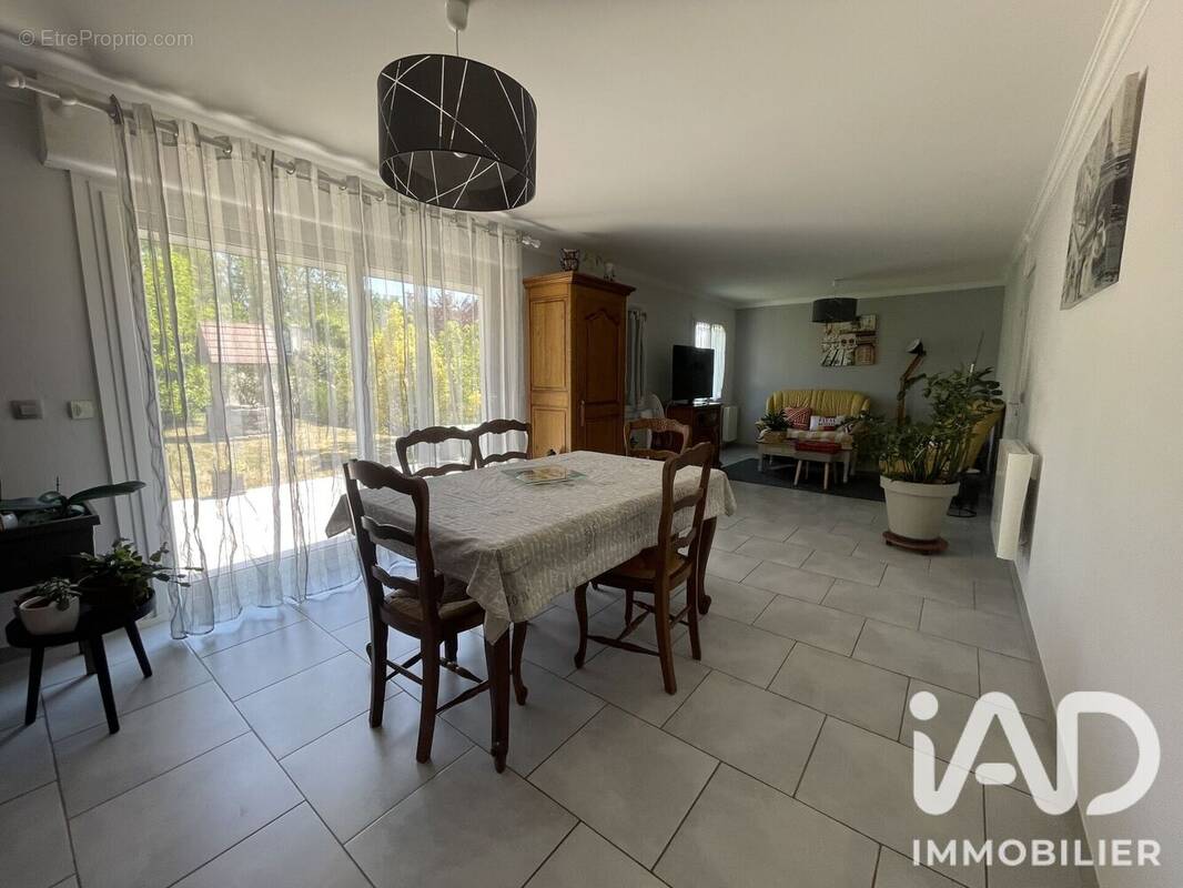Photo 1 - Maison à QUINCY-VOISINS