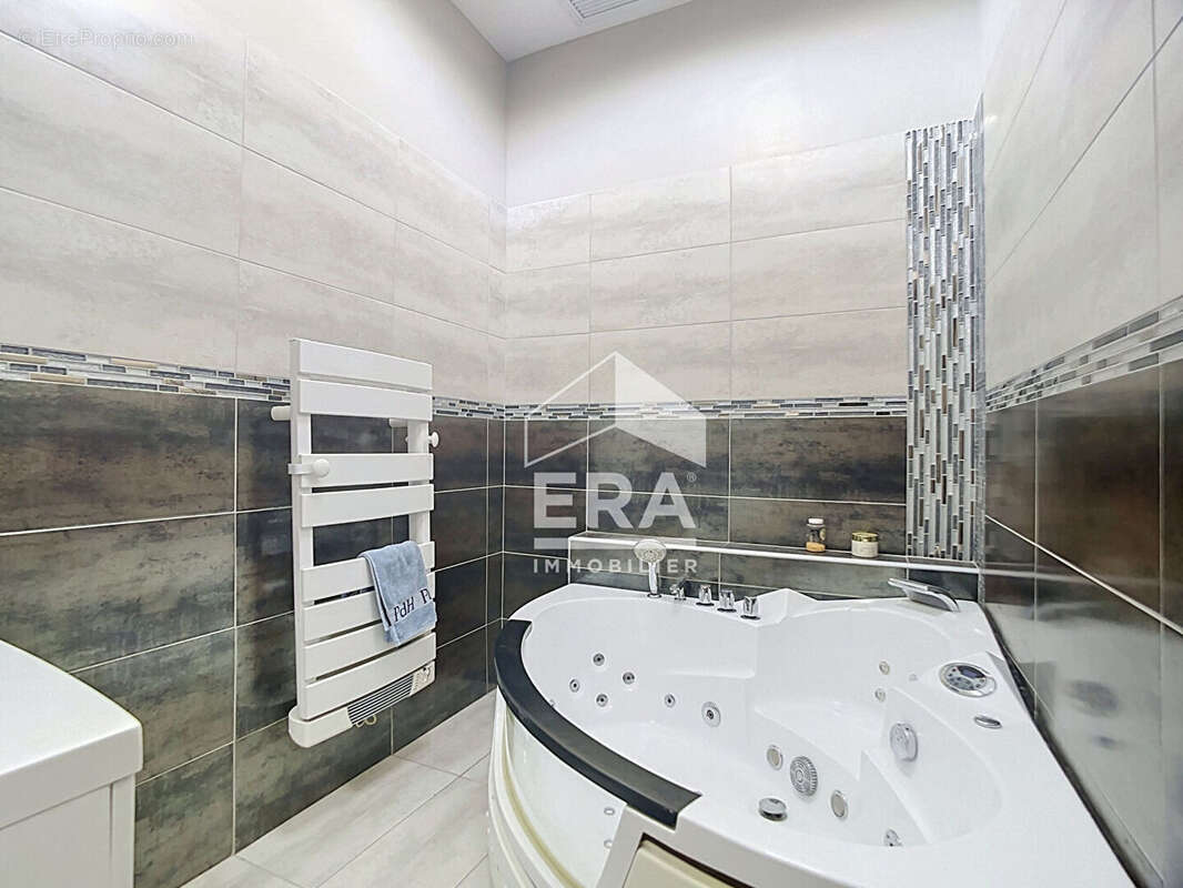 Appartement à MARSEILLE-6E