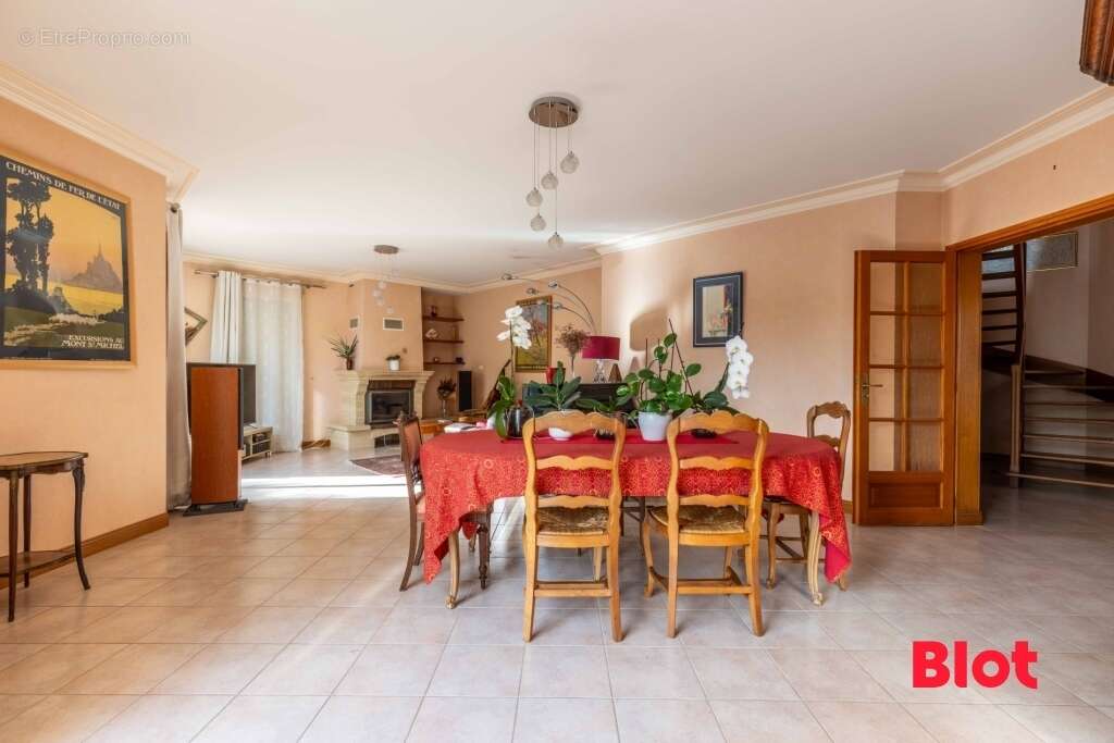 Maison à VEZIN-LE-COQUET