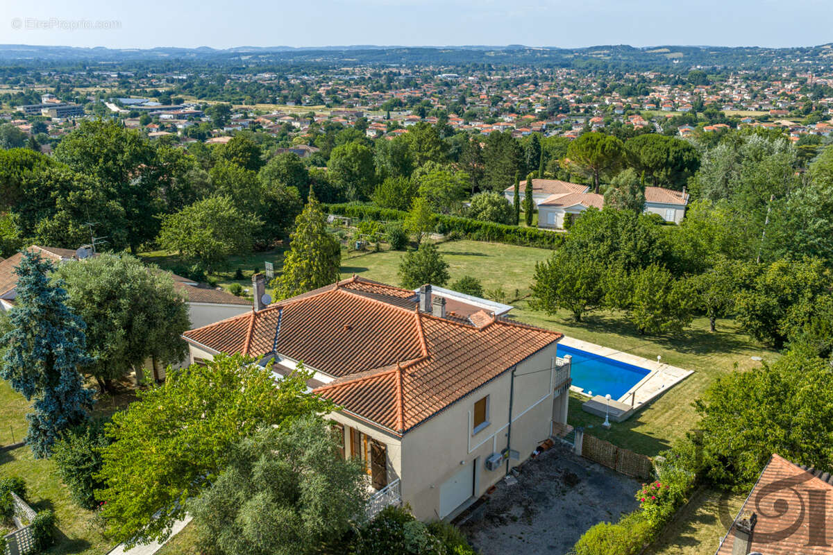 Maison à PUJOLS