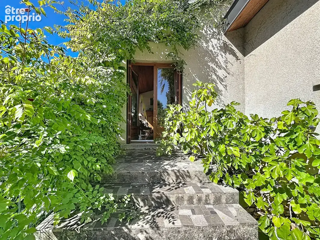 A vendre : maison 6 chambres, environnement verdoyant au calme absolu, proche Cuire - photo 2