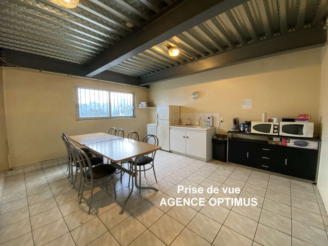 Commerce à VILLENEUVE-LA-GUYARD