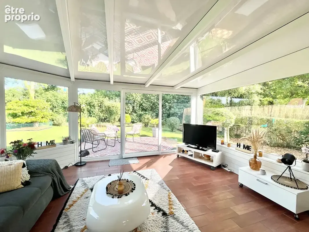 Maison Hérouvillette à vendre 5 pièce(s) 100.4 m2 - vie de plain pied - 3 chambres - véranda '- terrain 586 m² - photo 2