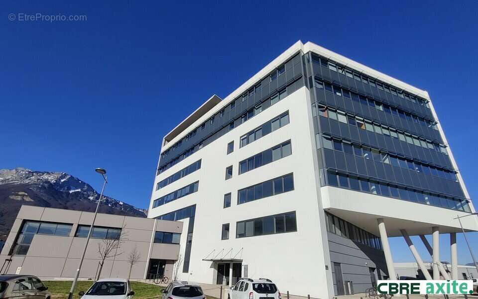 Commerce 763 m² à Echirolles  - photo 3