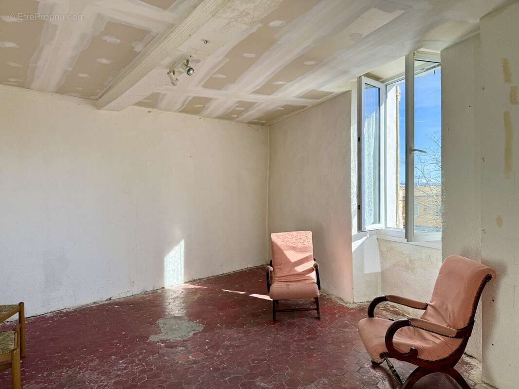 Dickjan POPPEMA d'eXp France vous propose une maison de village avec grand potentiel - Maison à SAINT-MICHEL-L'OBSERVATOIRE