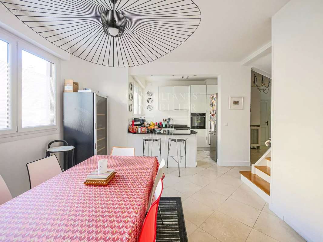 Appartement à NEUILLY-SUR-SEINE