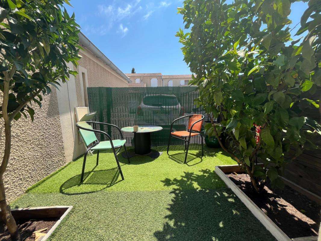 Pavillon T4 avec terrasses, jardin, parking et garage. Parfait état - photo 12