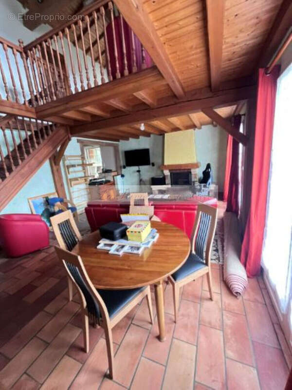 Maison à GENSAC-LA-PALLUE