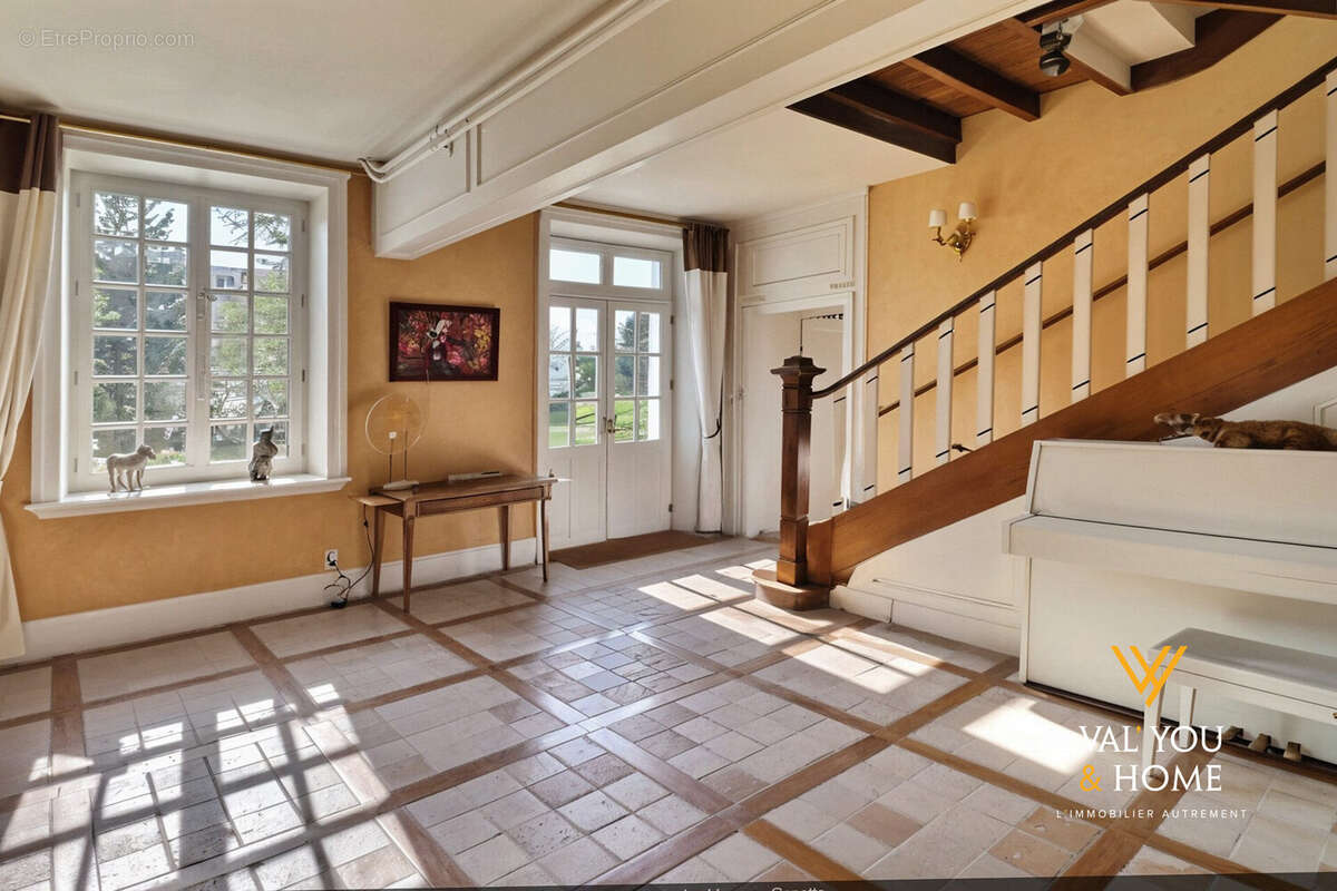 Maison à SAINT-GENIS-LAVAL