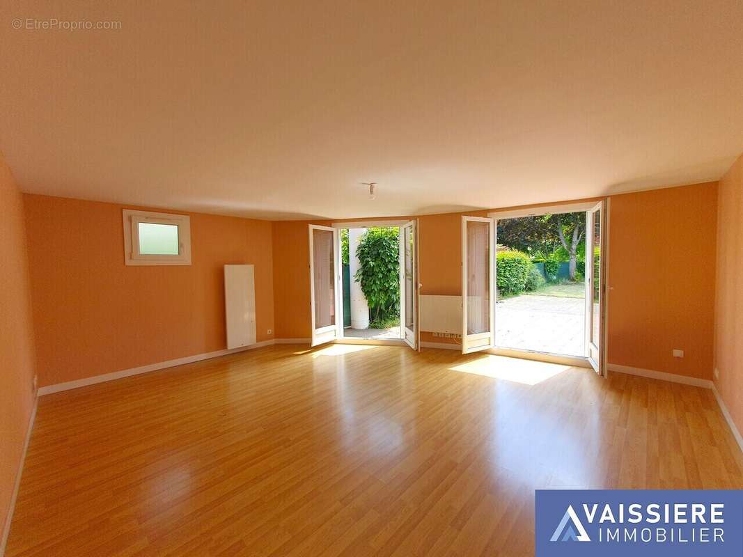 Maison à VOISINS-LE-BRETONNEUX