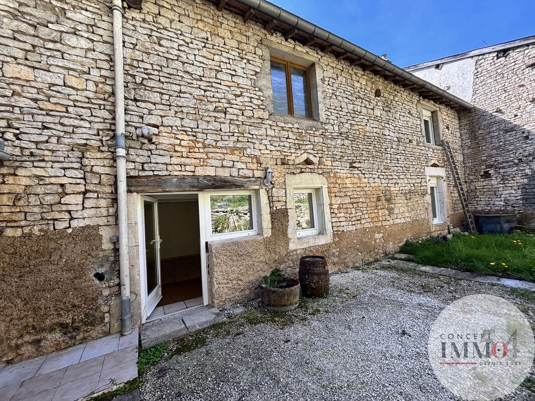 Maison à OURCHES-SUR-MEUSE