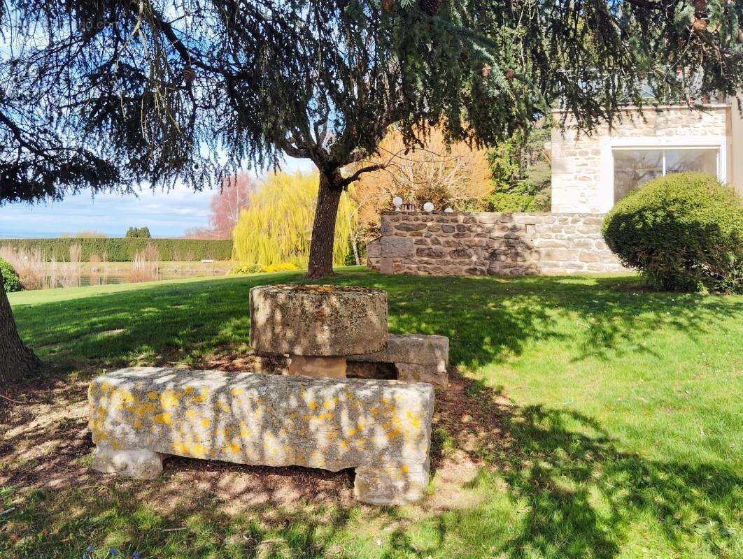 Maison à AUGEROLLES