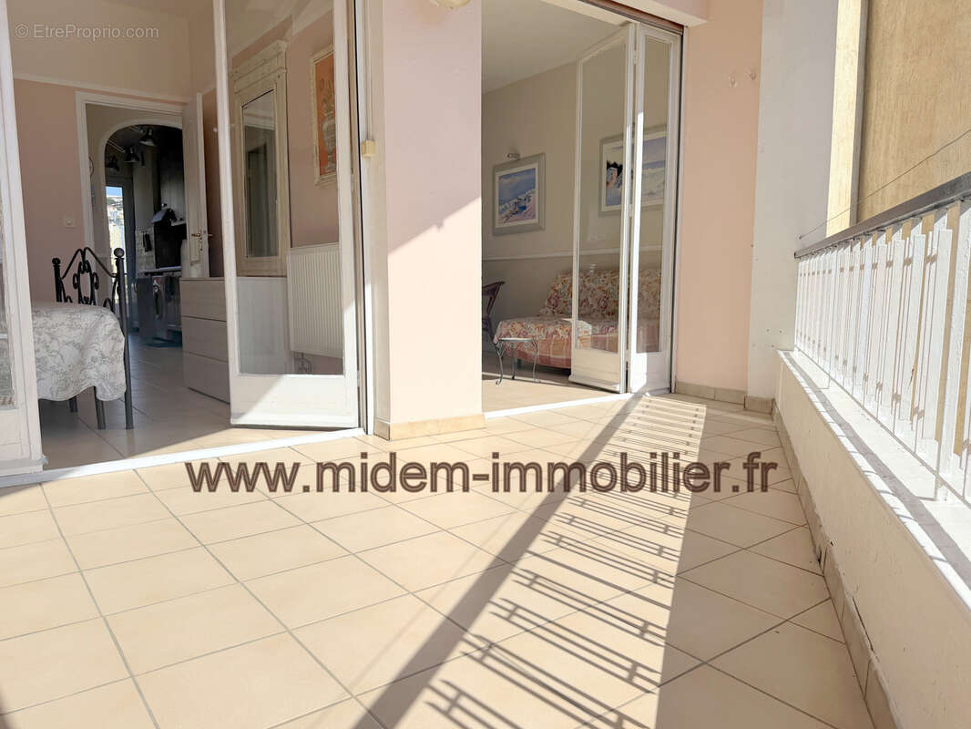 Nice Ouest Carras-Californie 3 P au calme étage élevé de 50 m2 + terrasse et loggia à 280000 euros - photo 3