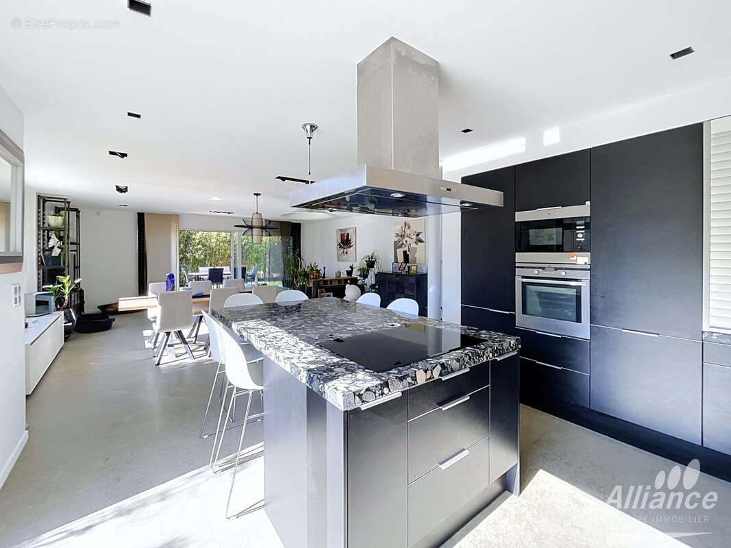 Maison de prestige de 162 m2  avec 4 chambres en lisière de forêt   Cadre atypique - photo 6