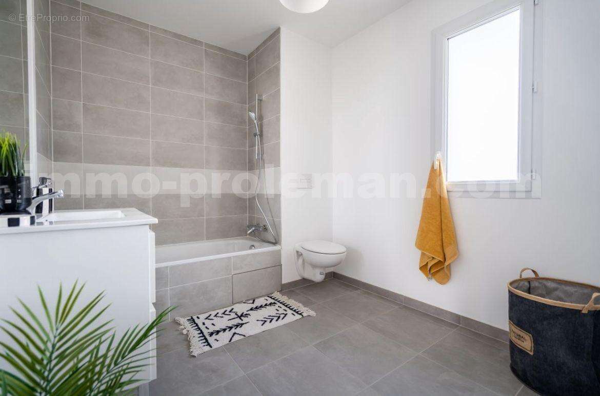 Maison_Loisin_grand_espace_Toit_cathedrale_proche_ecole_genève_frontière_suisse_ceva_bus_commerces_lumineux_calme_sejour_chambre_1_chambre_2_salle_de_bains - Maison à LOISIN